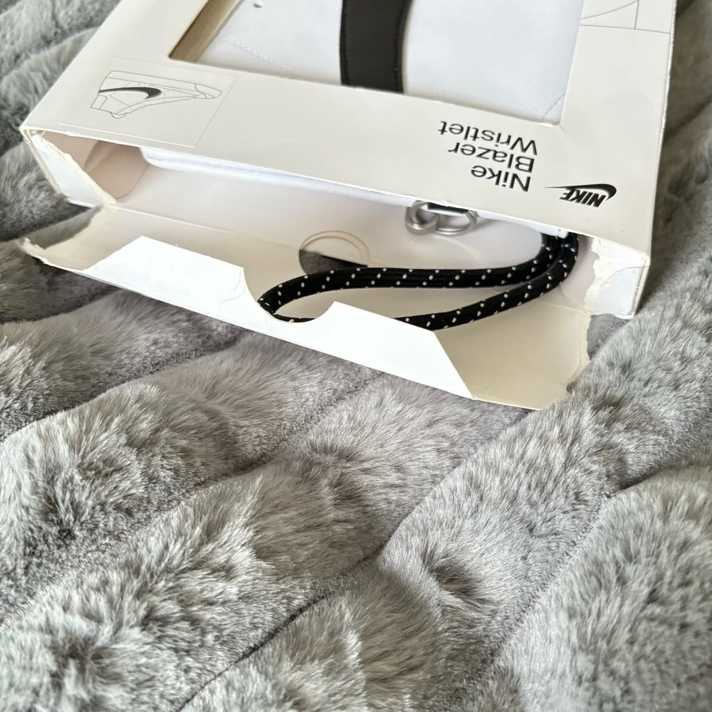 NIKE icon blazer wristlet